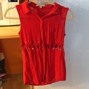 Cut-out button down tank in red or blue
